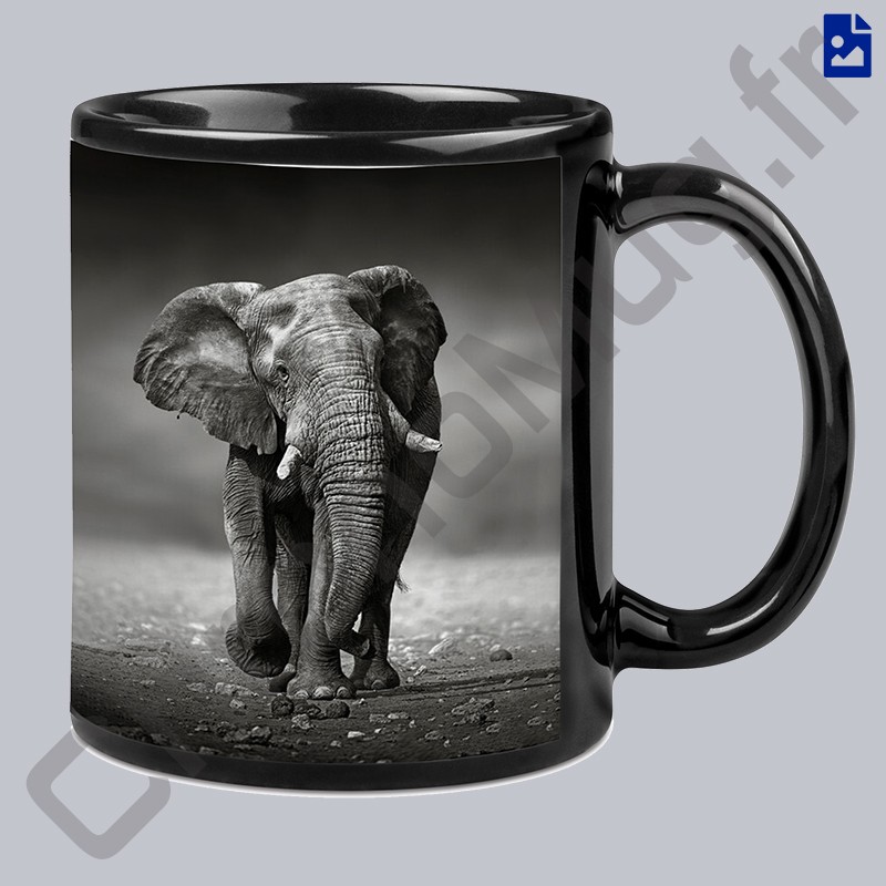 Mug noir personnalisé dans notre atelier de Lyon en moins de 30 minutes