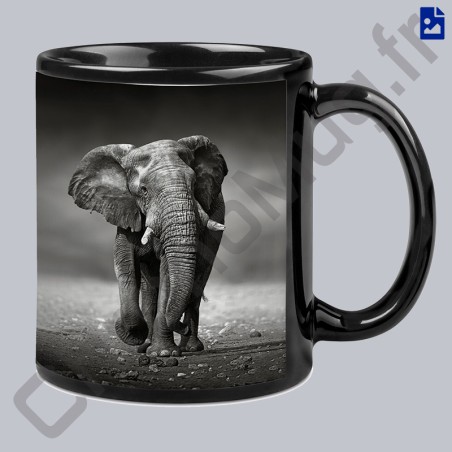 Mug noir personnalisé dans notre atelier de Lyon en moins de 30 minutes